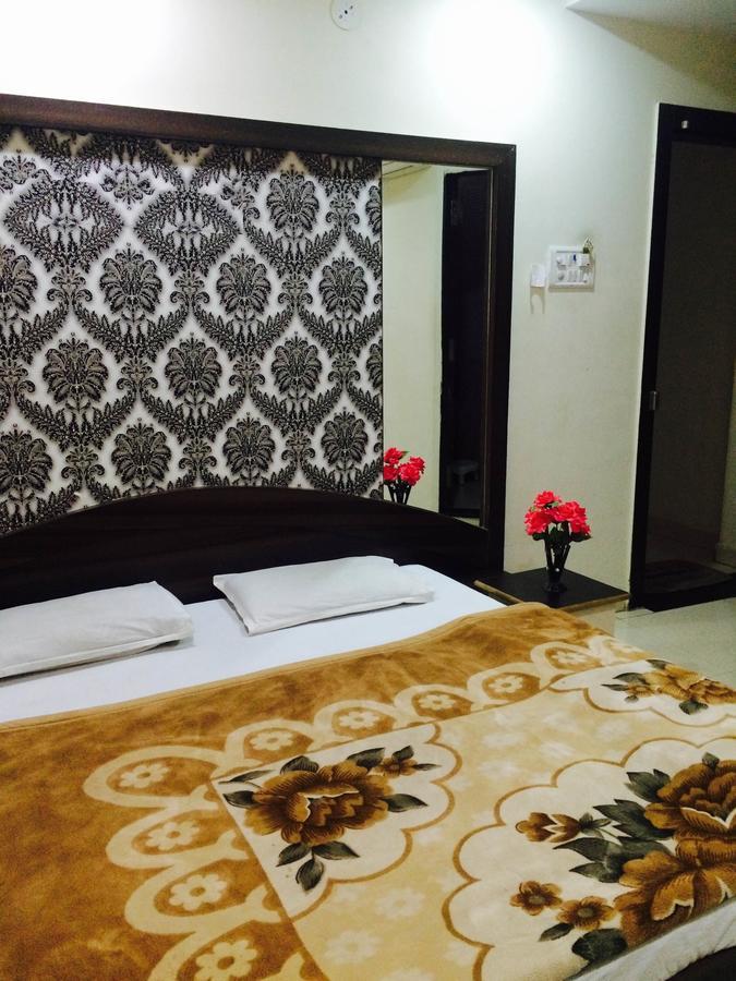 Hotel Vrandavan Palace Near Mahakal Temple Ujaim Exterior foto