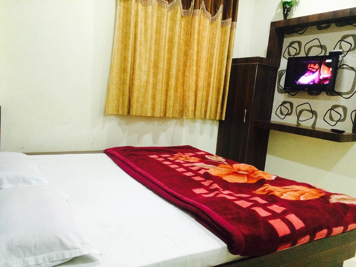Hotel Vrandavan Palace Near Mahakal Temple Ujaim Exterior foto