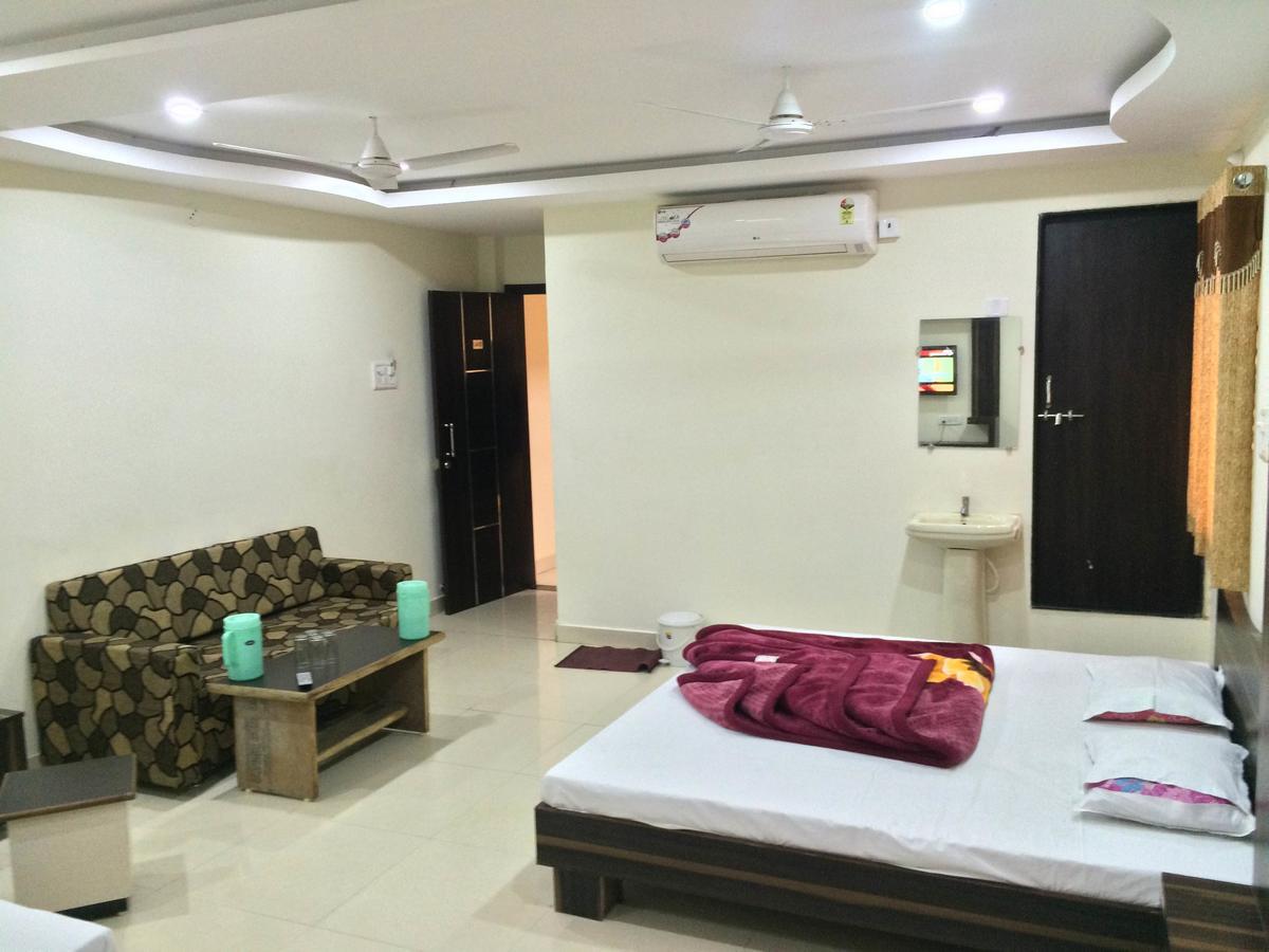 Hotel Vrandavan Palace Near Mahakal Temple Ujaim Exterior foto
